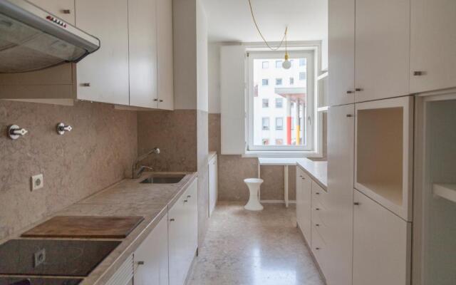 Classy 2BDR Apartment in Downtown by LovelyStay