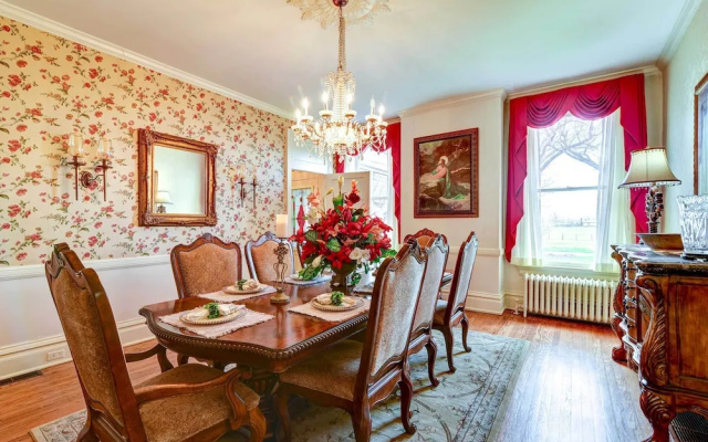 Bowling Green House w/ Shared Pool!