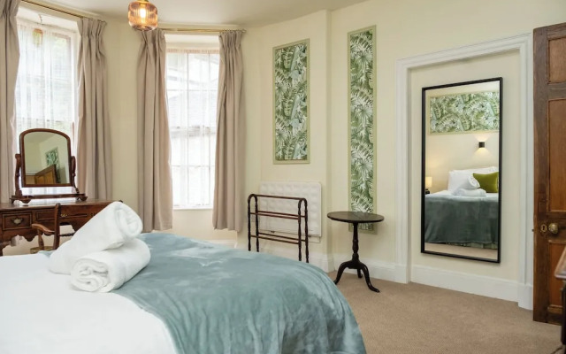 Watermouth Castle, Penn-curzon Apartment