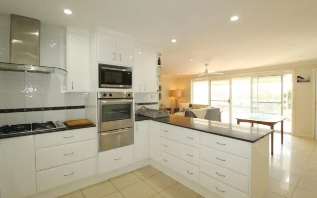 Barefoot, 32 Skyline Crescent, Crescent Head