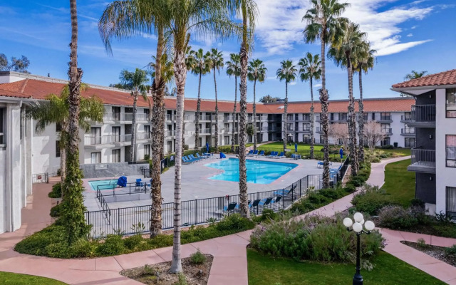 DoubleTree by Hilton Hotel Bakersfield