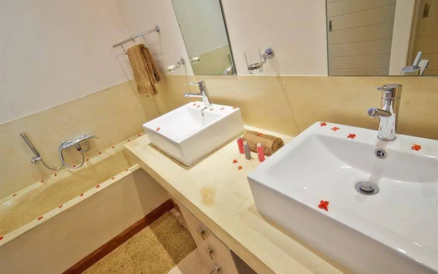 Bon Azur Elegant Suites & Penthouses by Lov