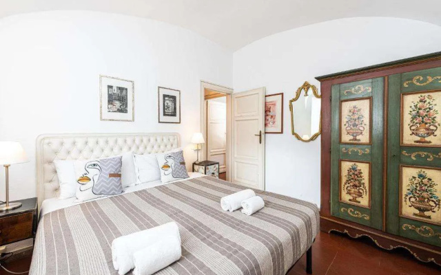 Diana in Pantheon Apartment
