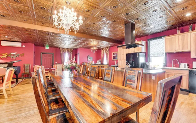 Saloon-style Prosser Loft in WA Wine Country!