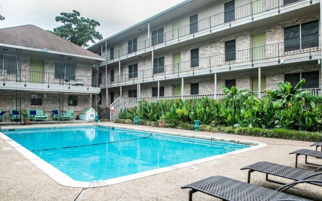 Stylish North Austin Apartments by WanderJaunt