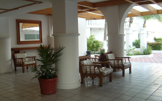 Maralisa Hotel and Beach Club
