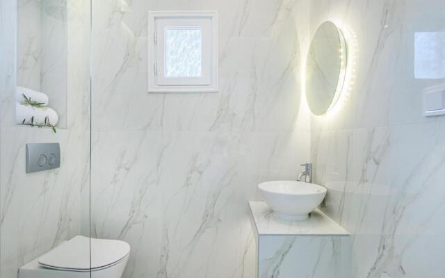 Eleon Suites & Apartments
