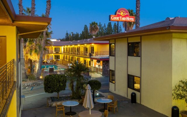 Studio City Court Yard Hotel