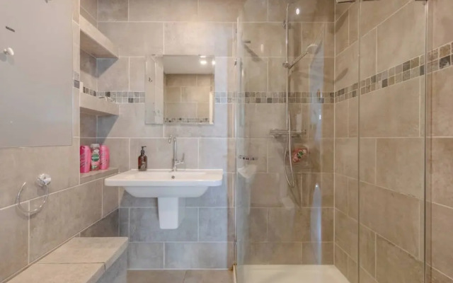 Beautiful & Modern 3BD House- Kennington!