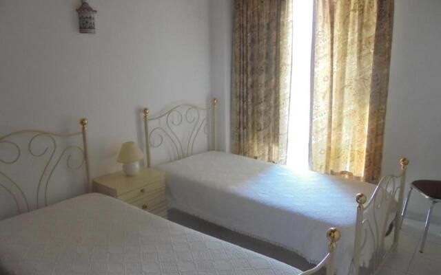 Ema's Beach and Nightlife House