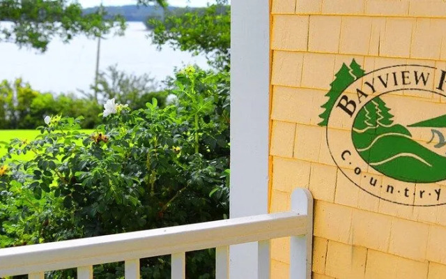 Bayview Pines Country Inn Apartments