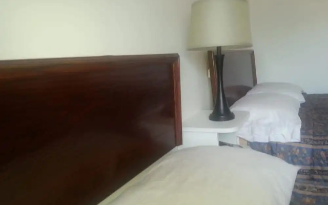 Country Squire Motor Inn