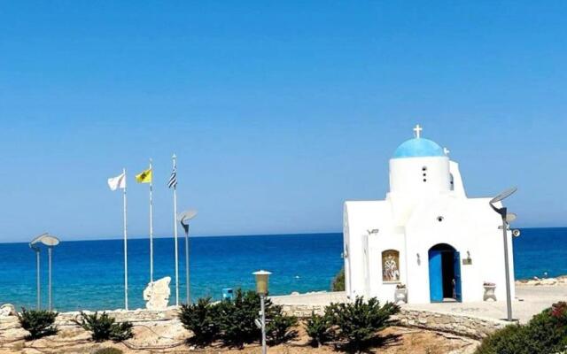 3bdr villa-pool/700m from a blue flag beach!