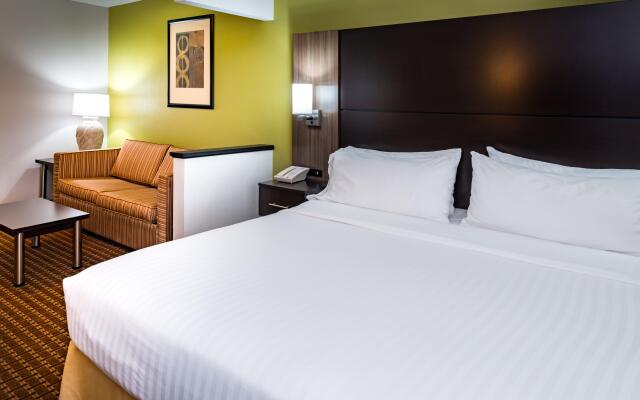 Holiday Inn Express Hotel & Suites Bucyrus, an IHG Hotel