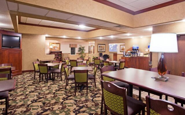 Holiday Inn Express & Suites Troy by IHG