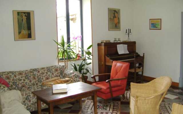 Gite La Tour de Giry