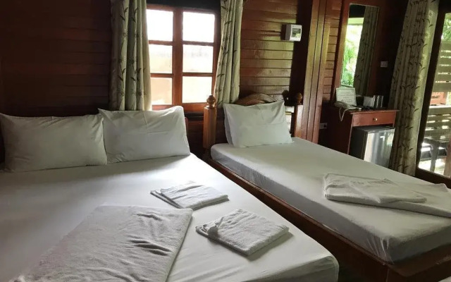 Floating Island Seafood & Resort