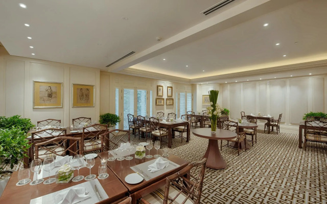 Apricot Hotel