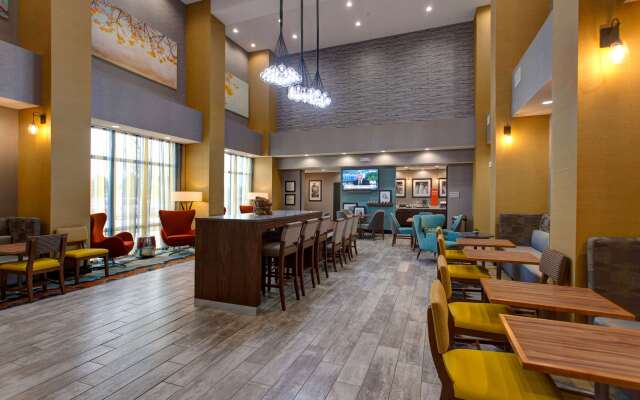 Hampton Inn & Suites Wichita/Airport