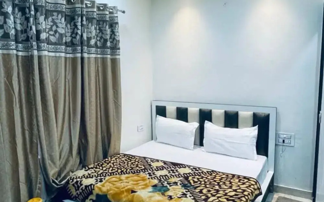 Goroomgo Yuvraj Residency Amritsar