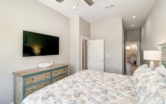 Seven Palms 3 Bedroom Home by RedAwning