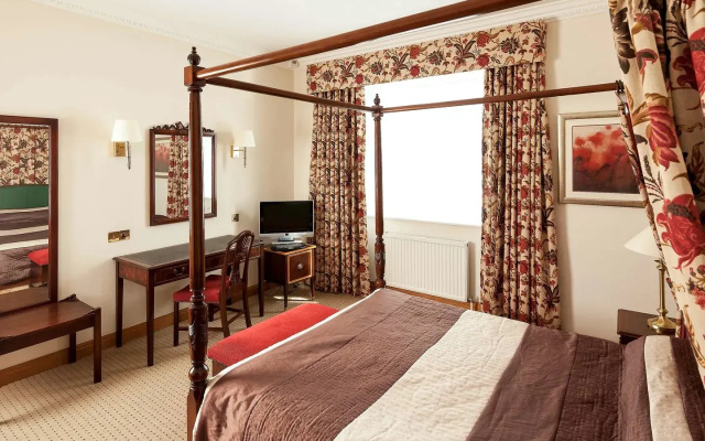 Mercure York Fairfield Manor Hotel
