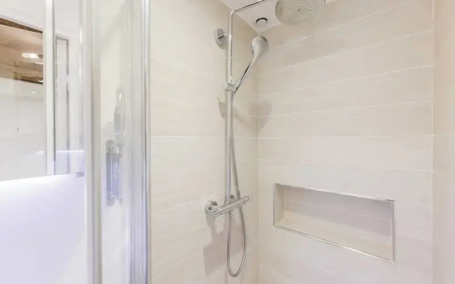 Apartment 1 BDR /4P 16th Near Trocadaro