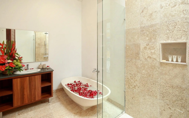 Lucia Villa Seminyak Beachside