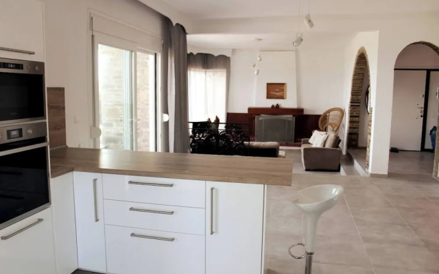 Villa Mare Azul - Luxury Beachfront Retreat in Hanioti, Halkidiki, Greece