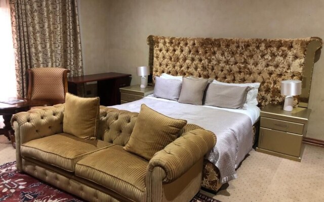 Equestrian Royal Hotel Boutique & Spa