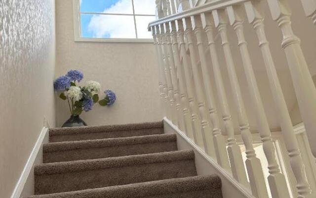 Cheerful 4 bedrooms home with stunning sunshine