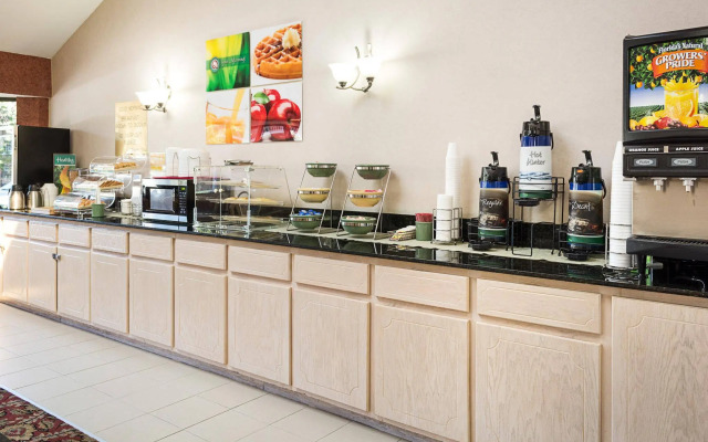 Quality Inn Petersburg Fort Lee Area