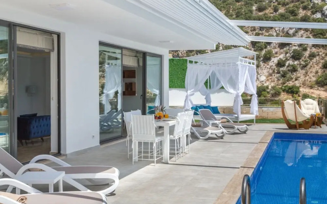 Villa Ebrar by Akdenizvillam