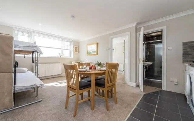 Stylish Apartment 12 Minutes Tube to Oxford Street With Free Wifi and air con