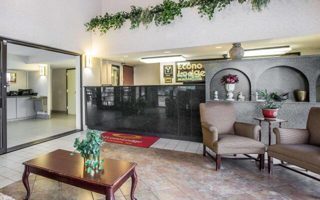 Econo Lodge South