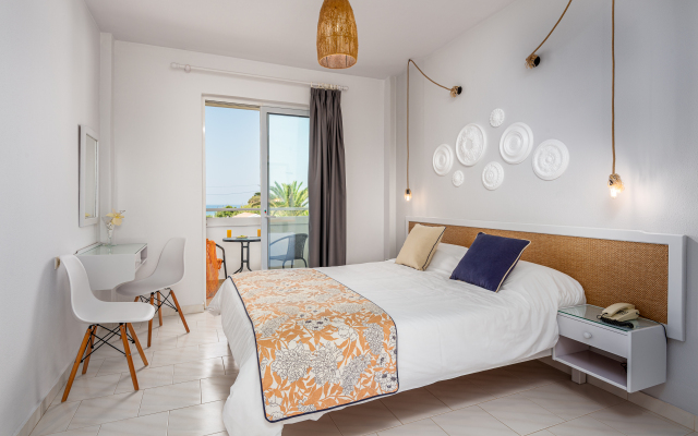 Mrs Chryssana Beach Hotel