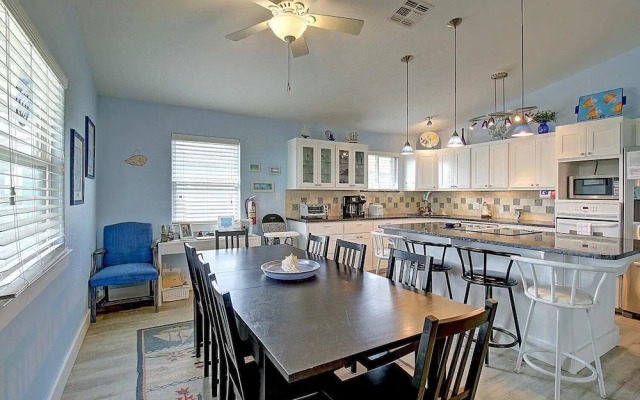 Spacious & Pet Friendly + Game Room Sleeps 10