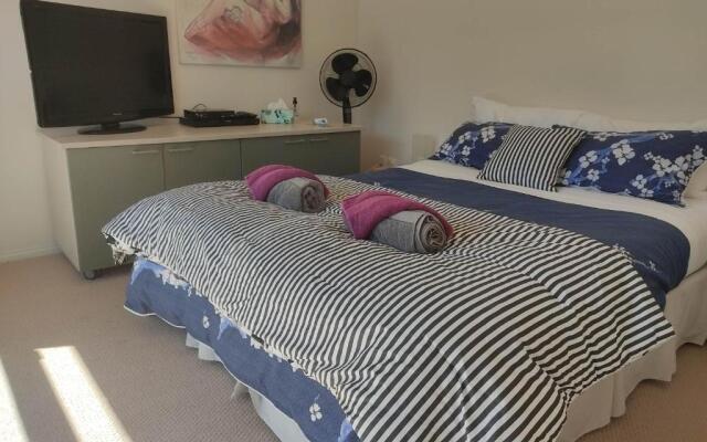 Golden Caves - Bed & Breakfast