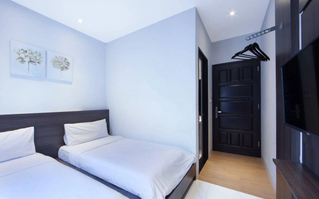 OYO Flagship 90726 The Regia Cihampelas Hotel Band