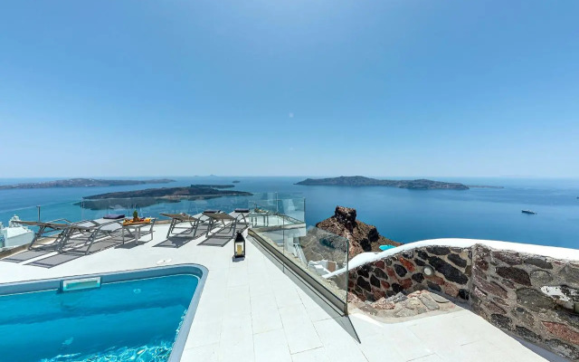 Pearl on the Cliff Hotel & Suites