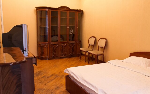 Apartment on Lvivska square