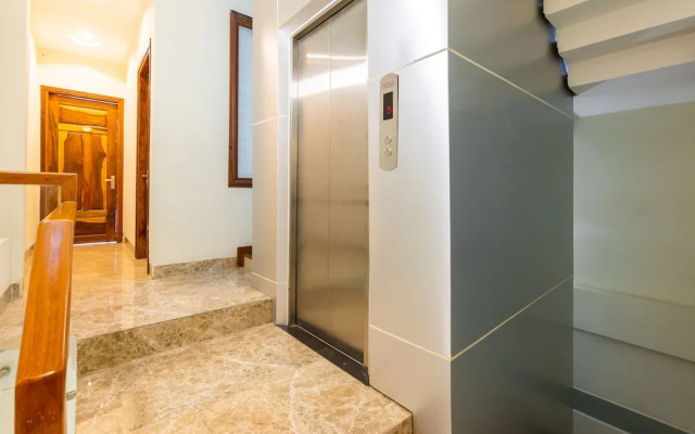 OYO 415 Nice House Hotel