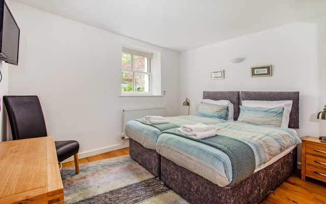A peaceful elevated residential area within walking distance of the city