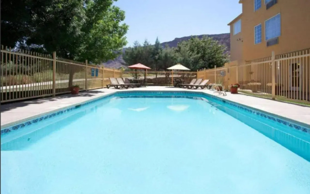 La Quinta Inn #826