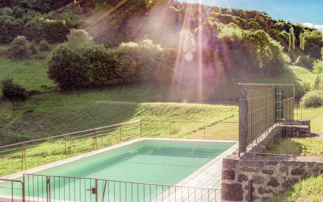 Modern Villa in Serilhac with Private Pool