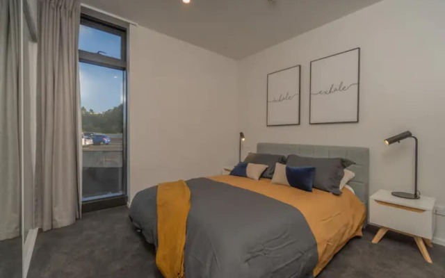 Premium Brand New Central Apt - Carpark