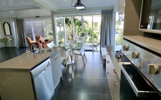 ArtHOUSE Beachfront Accommodation