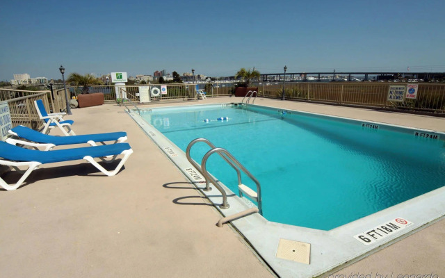 Holiday Inn Charleston Riverview by IHG