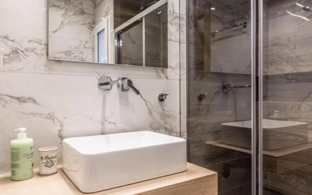 Cozy Apartment - 8' To Panormou Metro Station