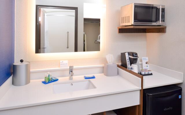 Holiday Inn Express Wixom by IHG